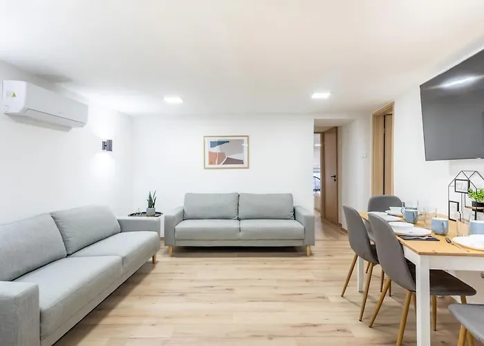 Cityscape Budget Apartments Doubledecker B
